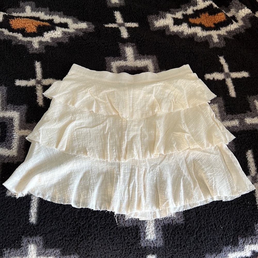 Ivory Ruffle Skirt with buttons - Picture 4 of 4